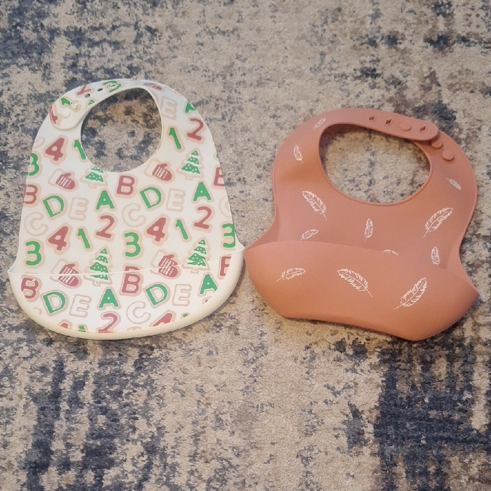 Silicone Baby Bibs Alphabet Holiday Design and Feather Design